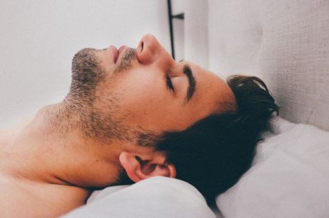 Você conhece a diferença entre ronco e apneia do sono?